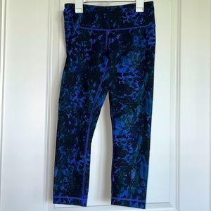 Lululemon workout crop leggings size 4